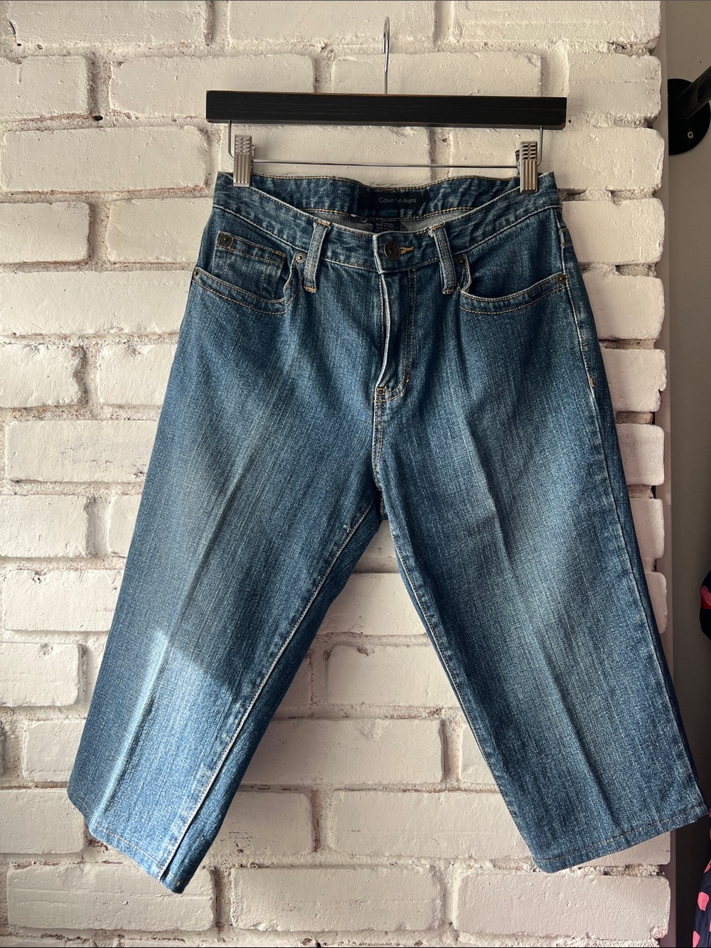 Classic Mid-Blue Denim Cropped Jeans fitted Jorts